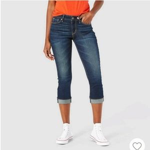 Denizen from Levi's modern mid rise crop jeans